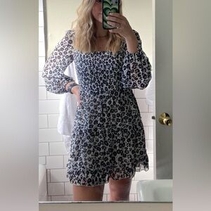 Black and white floral long sleeve short dress